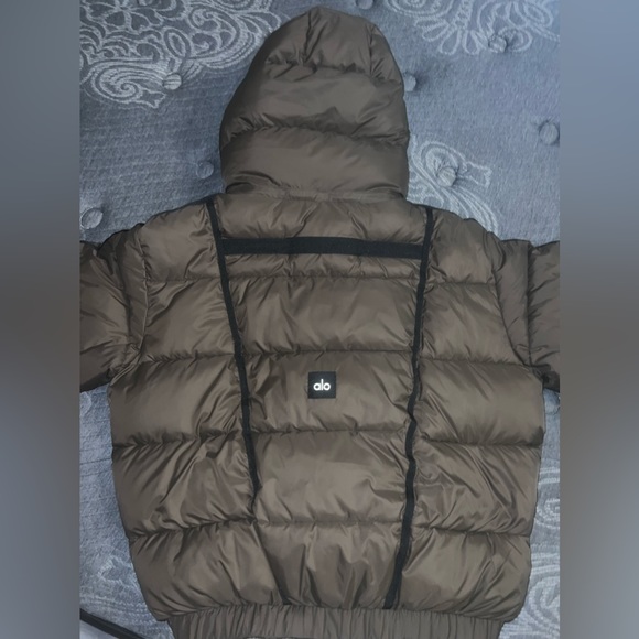 ALO YOGA PUFFER COAT - Picture 4 of 5